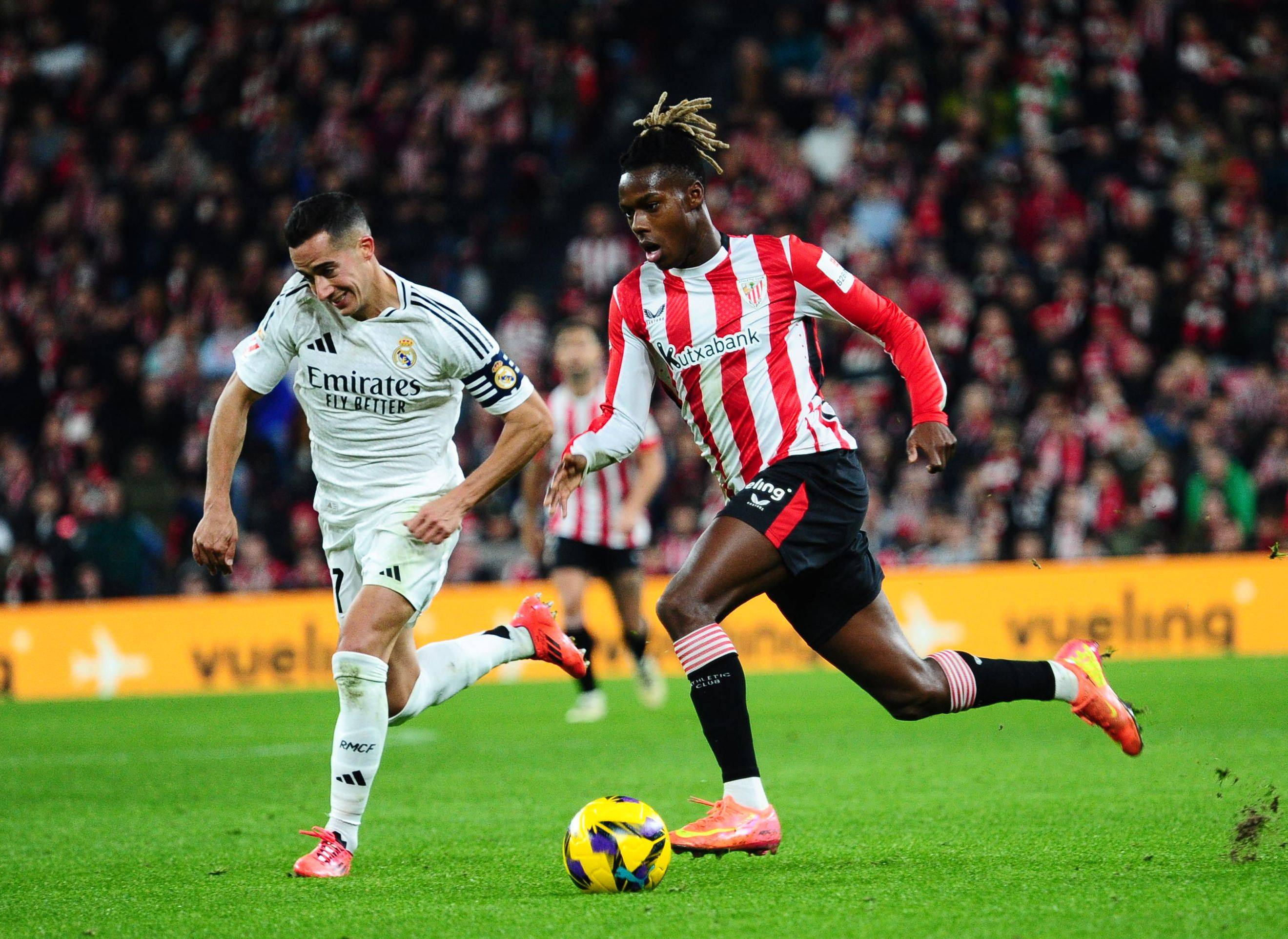 在对阵马竞的比赛中，巴萨球迷打出横幅表达对阿劳霍的支持