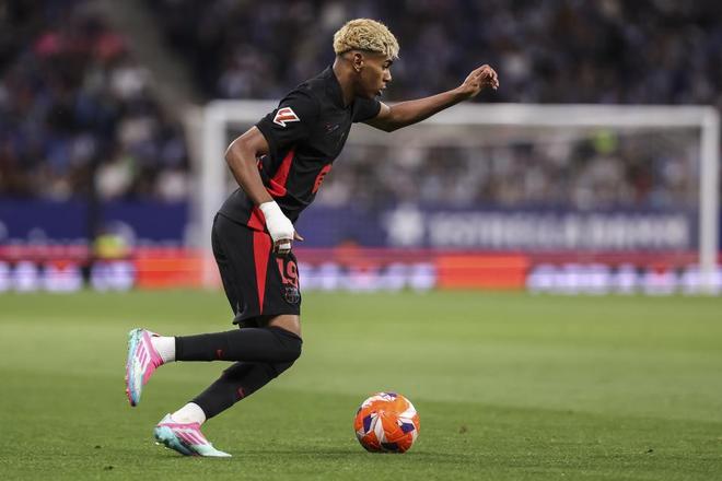 新秀状态低迷！弗拉格26.7%命中率，科沃德为27.3%